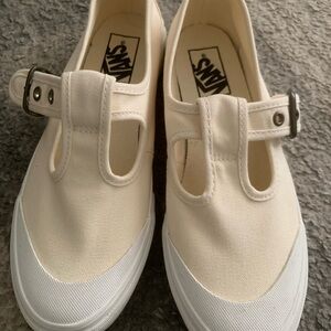 NWOT Vans Cream Canvas buckle Sneakers size:6 Men ( fits 7.5 women)